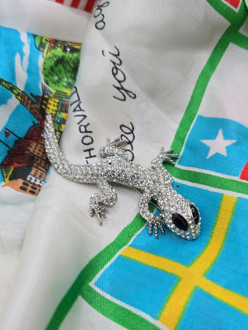 Crystal Rhinestone Lizard Gecko Brooch - Picture 3 of 8